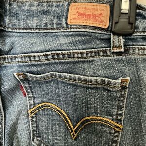 Levi's Blue Classic Stonewash Jeans with Signature Stitching size 5s